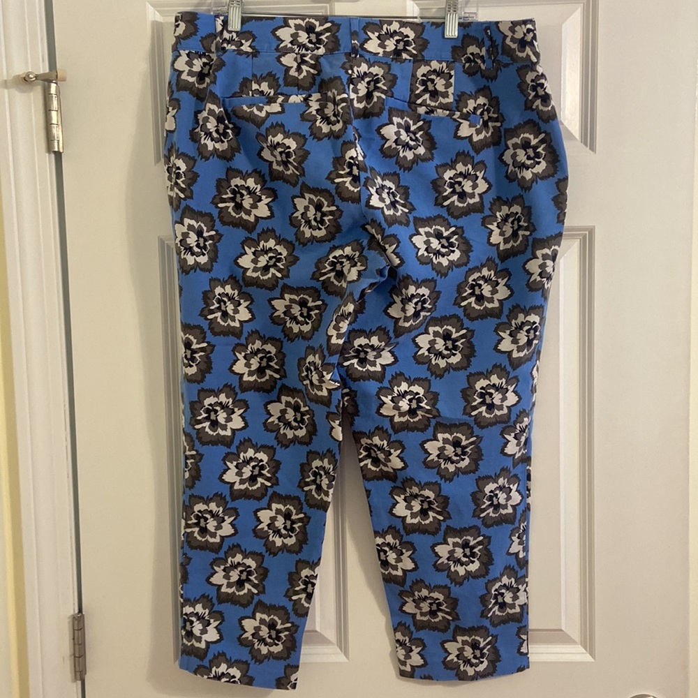 Lane Bryant Blue Floral Capris - Picture 5 of 8